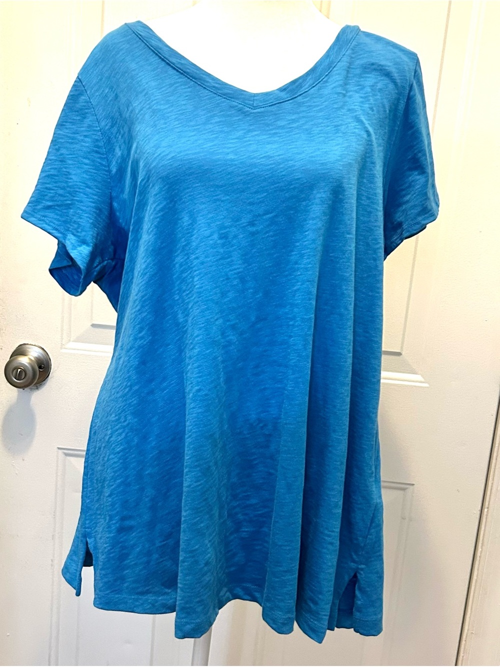 Cynthia Rowley T-Shirt Women’s 1X Plus Blue Solid V-Neck Short Sleeve